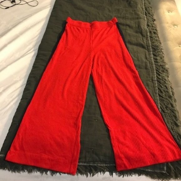 Cropped Ribbed Culottes in Red - Picture 2 of 8